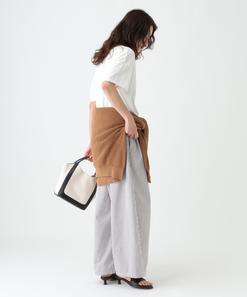 Elura（エルーラ）の「≪UVカット・接触冷感≫クルーネックバックシャツT/670084（Tシャツ/カットソー・レディース・ブラック/ホワイト×ホワイト/ホワイト×ブルー/ダークブラウン・FREE）」の8枚目の写真