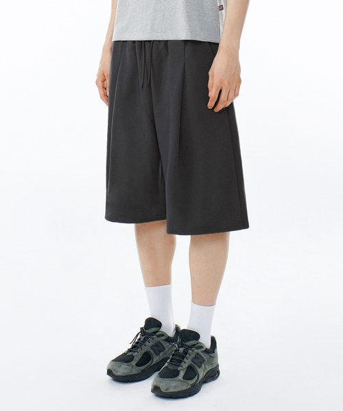 S'EST(エスイーエスティー)の「バミューダワイドフィットワンタックトレーニングショートパンツ - チャコール(その他パンツ・メンズ・その他/チャコール・LARGE/MEDIUM/X-LARGE)」の2枚目の写真
