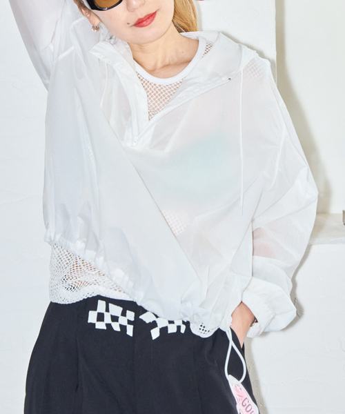 CITYSHOP(シティーショップ)の「SHEER NYLON ANORAK:シャツ(シャツ/ブラウス・レディース・ホワイト・FREE)」の2枚目の写真