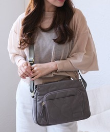 撥水キルティングナイロン 10Pショルダーバッグ