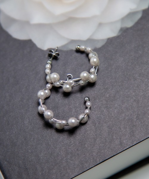 Peony(ピオニー)の「【Peony/ピオニー】パールフープデザインピアス(ピアス(両耳用)・レディース・シルバー/ゴールド・FREE)」の2枚目の写真