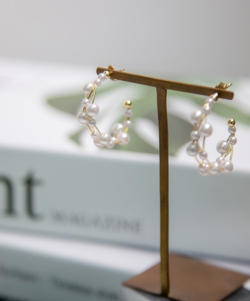 Peony(ピオニー)の「【Peony/ピオニー】パールフープデザインピアス(ピアス(両耳用)・レディース・シルバー/ゴールド・FREE)」の4枚目の写真