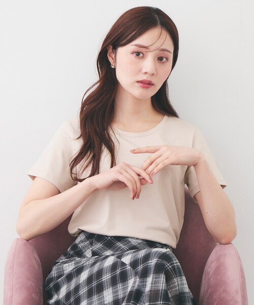 index（インデックス）の「【UVケア/接触冷感/吸水速乾】薄手なのに透けにくい！ベーシックTシャツ《洗濯機OK/S～3L/6col》（Tシャツ/カットソー・レディース・ホワイト系5/ナチュラル/オフホワイト/サックスブルー系7/ネイビー系5/ブラック・40/44/42/38/36）」の4枚目の写真