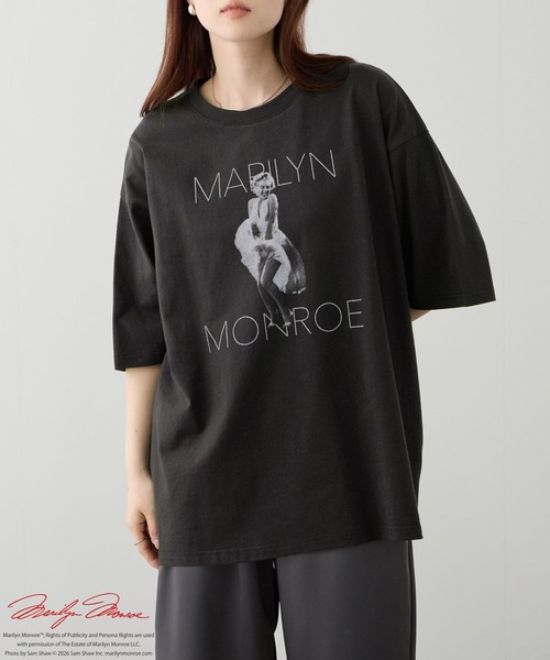 Mac-House(マックハウス)の「マリリン・モンロー モノクロ実写フォトプリント ルーズ半袖Tシャツ 通気性・吸汗性(Tシャツ/カットソー・メンズ・オフホワイト/ブラック・L/M)」の2枚目の写真