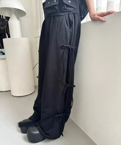 STAY MOTION（ステイモーション）の「【WEB限定】サイドリボンドット柄スウェットパンツ［骨格ウェーブ/Y2K/レースアップ/ルーズシルエット/カジュアル/韓国ファッション］（スウェットパンツ・レディース・ブラック・F）」の4枚目の写真