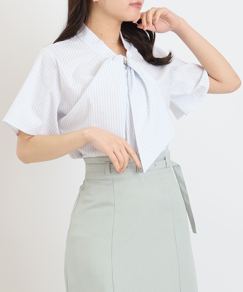 ASTORIA ODIER(アストリアオディール)の「金具リングループボウタイブラウス(半袖/オフィス)(ビジネスシャツ・レディース・ホワイト×ブルー/ホワイト/ホワイト系その他/ネイビー/ブルー/ミント・MEDIUM/LARGE)」の11枚目の写真