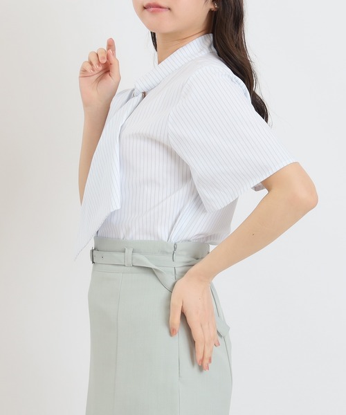 ASTORIA ODIER(アストリアオディール)の「金具リングループボウタイブラウス(半袖/オフィス)(ビジネスシャツ・レディース・ホワイト×ブルー/ホワイト/ホワイト系その他/ネイビー/ブルー/ミント・MEDIUM/LARGE)」の12枚目の写真