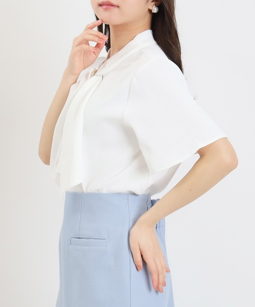 ASTORIA ODIER(アストリアオディール)の「金具リングループボウタイブラウス(半袖/オフィス)(ビジネスシャツ・レディース・ホワイト×ブルー/ホワイト/ホワイト系その他/ネイビー/ブルー/ミント・MEDIUM/LARGE)」の21枚目の写真
