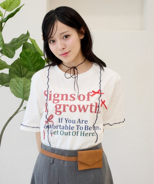 kutir(クティール)の「リボンメローロゴTシャツ(Tシャツ/カットソー・レディース・オフホワイト/ブルー/オートミール・FREE)」の2枚目の写真