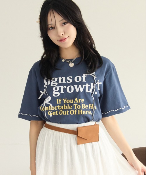 kutir(クティール)の「リボンメローロゴTシャツ(Tシャツ/カットソー・レディース・オフホワイト/ブルー/オートミール・FREE)」の1枚目の写真