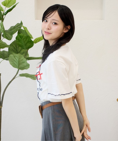 kutir(クティール)の「リボンメローロゴTシャツ(Tシャツ/カットソー・レディース・オフホワイト/ブルー/オートミール・FREE)」の6枚目の写真