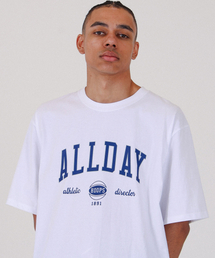 ALL DAY HOOPS（オールデイフープス）の「オールデイアーチロゴバンファルティホワイト（Tシャツ/カットソー）」
