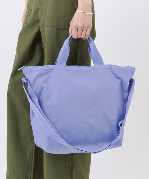 LeSportsac(レスポートサック)の「DELUXE EASY CARRY TOTE ペリウィンクルドリーム(トートバッグ・レディース・パープル・FREE)」の2枚目の写真