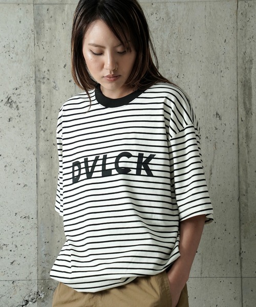 DEVILOCK（デビロック）の「DEVILOCK LOGO BORDER TEE（Tシャツ/カットソー・メンズ・ブラック/ホワイト×ブラック/ブラック×ホワイト・MEDIUM/LARGE/X-LARGE）」の3枚目の写真