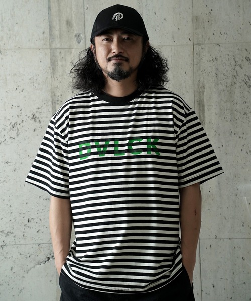 DEVILOCK（デビロック）の「DEVILOCK LOGO BORDER TEE（Tシャツ/カットソー・メンズ・ブラック/ホワイト×ブラック/ブラック×ホワイト・MEDIUM/LARGE/X-LARGE）」の2枚目の写真
