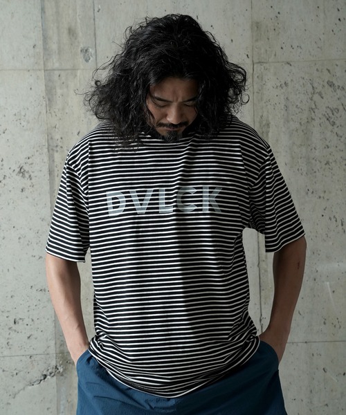 DEVILOCK（デビロック）の「DEVILOCK LOGO BORDER TEE（Tシャツ/カットソー・メンズ・ブラック/ホワイト×ブラック/ブラック×ホワイト・MEDIUM/LARGE/X-LARGE）」の5枚目の写真