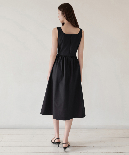 MUSINSA STANDARD WOMAN（ムシンサスタンダードウーマン）の「ウィメンズポプリンスリーブレスロングドレス[ブラック]（ワンピース・レディース・その他・X-SMALL/SMALL/MEDIUM/LARGE）」の4枚目の写真