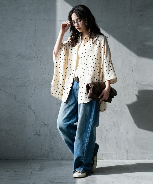 antiqua(アンティカ)の「ドット柄 ドルマン シャツ(シャツ/ブラウス・レディース・アイボリー/ブラック/その他・ONESIZE)」の5枚目の写真