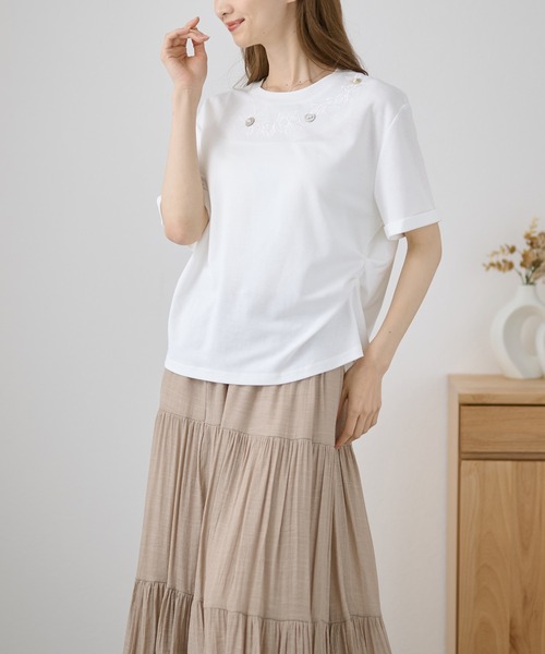 DAYRA(デイラ)の「フラワー 刺繍 ボタン 半袖 Tシャツ(Tシャツ/カットソー・レディース・ホワイト/ブラック・FREE)」の8枚目の写真