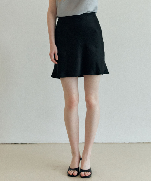 YUPPE(ヨッペ)の「サテンミディスカート_ブラック(スカート・レディース・その他・SMALL/MEDIUM)」の1枚目の写真