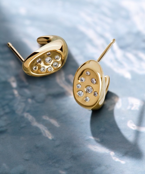 PANDORA(パンドラ)の「オーガニカリー シェイプド ストーンセット スタッド ピアス(ピアス(両耳用)・レディース・イエローゴールド・FREE)」の1枚目の写真