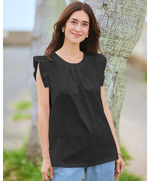 DoCLASSE( ドゥクラッセ)の「プリーツスリーブ・カットソーブラウス(Tシャツ/カットソー・レディース・オフホワイト/ブラック・LL/3L/L/M/S)」の2枚目の写真