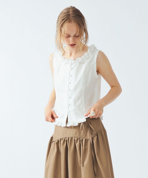 Ray BEAMS(レイビームス)の「フリル トリム ノースリーブ(シャツ/ブラウス・レディース・ホワイト/サックスブルー・ONE SIZE)」の6枚目の写真