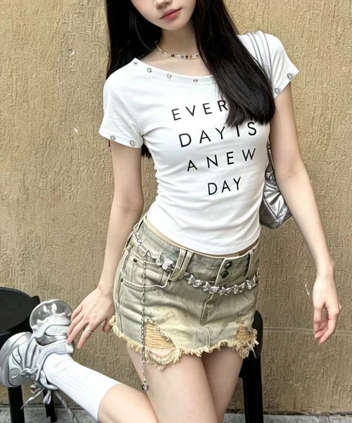 MEMECLE（メメクル）の「【 MEMECLE / メメクル 】アイレットロゴワンショルトップス（Tシャツ/カットソー・レディース・ブラック/グレー/ブラウン/ワインレッド/ホワイト・FREE）」の21枚目の写真