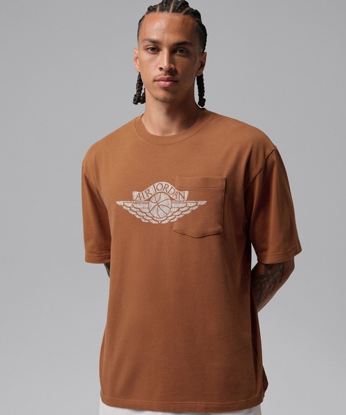JORDAN BRAND(ジョーダンブランド)の「JORDAN BRAND M J FLT ES 85 W PKT SS CRW / ジョーダン ブランド FLT ES 85 W PKT S/S クルー/NIKE【SP】(Tシャツ/カットソー・メンズ・ホワイト/ブルー/ブラック/ブラウン・M/S/L/XL/XXL/3XL)」の3枚目の写真
