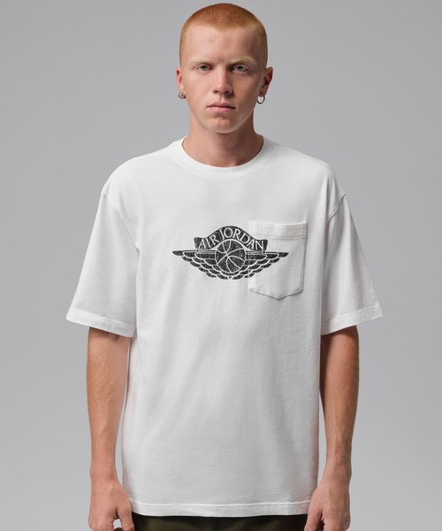 JORDAN BRAND(ジョーダンブランド)の「JORDAN BRAND M J FLT ES 85 W PKT SS CRW / ジョーダン ブランド FLT ES 85 W PKT S/S クルー/NIKE【SP】(Tシャツ/カットソー・メンズ・ホワイト/ブルー/ブラック/ブラウン・M/S/L/XL/XXL/3XL)」の2枚目の写真