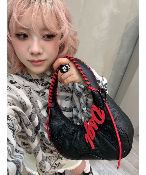Desigual(デシグアル)の「Disney Appliqué Crescent Hobo Bag/ディズニー アップリケクレセントホーボーバッグ(ハンドバッグ・レディース・ブラック・FREE)」の1枚目の写真