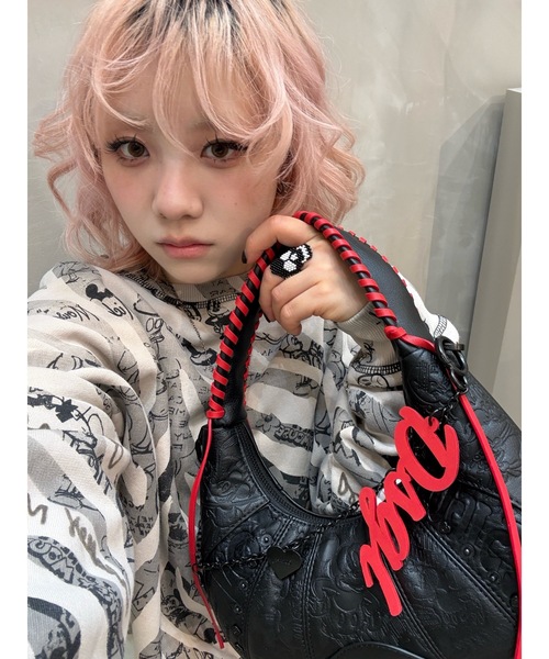 Desigual(デシグアル)の「Disney Appliqué Crescent Hobo Bag/ディズニー アップリケクレセントホーボーバッグ(ハンドバッグ・レディース・ブラック・FREE)」の11枚目の写真