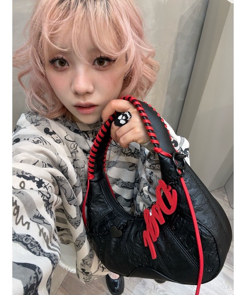 Desigual(デシグアル)の「Disney Appliqué Crescent Hobo Bag/ディズニー アップリケクレセントホーボーバッグ(ハンドバッグ・レディース・ブラック・FREE)」の9枚目の写真