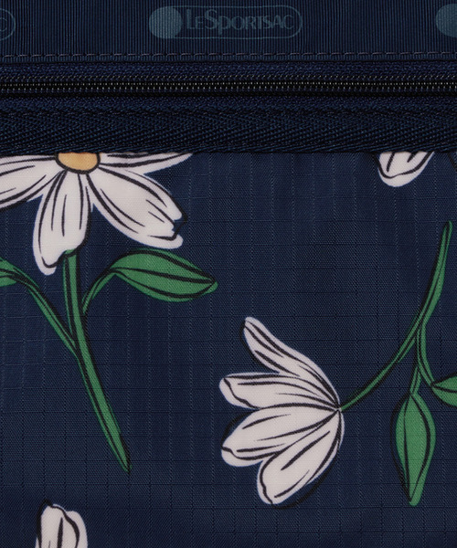 LeSportsac(レスポートサック)の「DELUXE EVERYDAY BAG フローラルブルームズネイビー(ショルダーバッグ・レディース・ブルー・FREE)」の11枚目の写真
