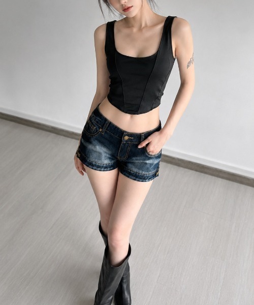 DIAVEL(ディアベル)の「26ss サイドファスナーメタルボタンデニムショートパンツ(デニムパンツ・レディース・ブルー・L/M/S)」の11枚目の写真