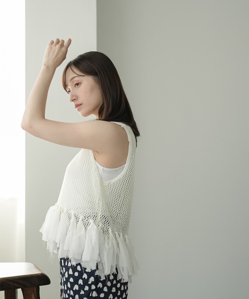 mili an deni（ミリアンデニ）の「裾フリンジメッシュトップス（タンクトップ・レディース・ブラック/オフホワイト・M）」の5枚目の写真