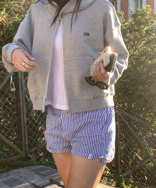 haag（ヘイグ）の「a zip-up hoodie (grey)（パーカー・レディース・その他・FREE）」の3枚目の写真