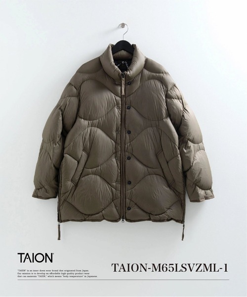 TAION(タイオン)の「【TAION(タイオン)】〈ユニセックス〉ミリタリー M65 ハイネック ボリュームダウンジャケット-ソフトシェル(ダウンジャケット/コート・メンズ・グレイッシュベージュ/ダークネイビー/ダークオリーブ/ダークグリーン系/チョコ/ブラック・L/M/XL/S)」の4枚目の写真