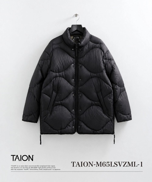 TAION(タイオン)の「【TAION(タイオン)】〈ユニセックス〉ミリタリー M65 ハイネック ボリュームダウンジャケット-ソフトシェル(ダウンジャケット/コート・メンズ・グレイッシュベージュ/ダークネイビー/ダークオリーブ/ダークグリーン系/チョコ/ブラック・L/M/XL/S)」の1枚目の写真