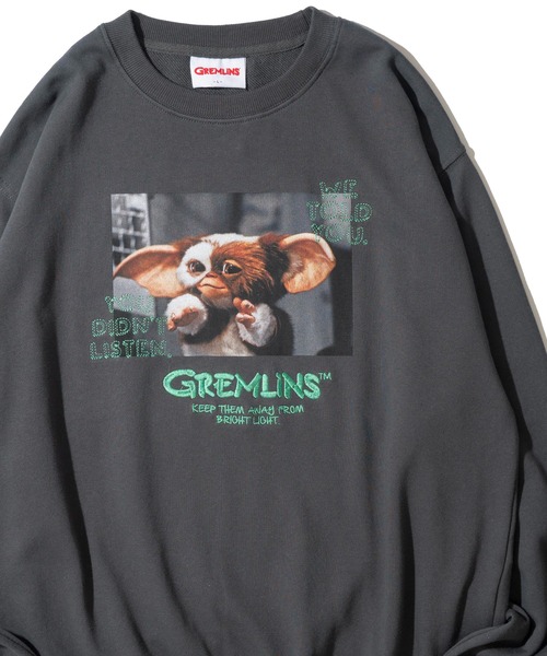 ADPOSION(アドポーション)の「【GREMLINS / グレムリン】フォトプリント クルーネック スウェットプルオーバー(スウェット・レディース・グリーン/チャコールグレー/ブルー/オフホワイト・MEDIUM/LARGE/X-LARGE)」の2枚目の写真