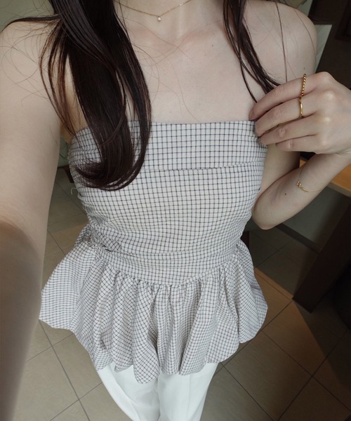 Reurie'(レウリィ)の「チェックペプラムビスチェ(ayaka select) / ベアトップ フレア 肌見せ チェック ヘルシー 大人カジュアル 韓国 フリル(チューブトップ・レディース・アイボリー・FREE)」の4枚目の写真