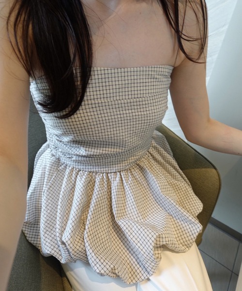 Reurie'(レウリィ)の「チェックペプラムビスチェ(ayaka select) / ベアトップ フレア 肌見せ チェック ヘルシー 大人カジュアル 韓国 フリル(チューブトップ・レディース・アイボリー・FREE)」の6枚目の写真