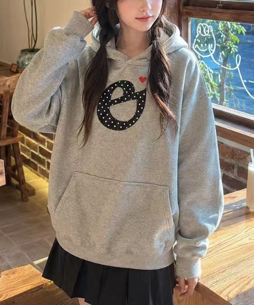Achic(アシック)の「ドットロゴハート刺繍フーディー(パーカー・レディース・ネイビー/グレー・M)」の15枚目の写真