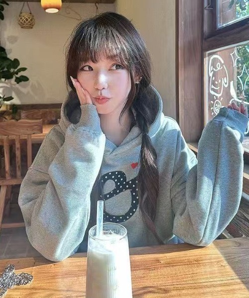 Achic(アシック)の「ドットロゴハート刺繍フーディー(パーカー・レディース・ネイビー/グレー・M)」の18枚目の写真