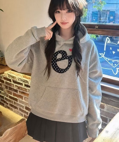 Achic(アシック)の「ドットロゴハート刺繍フーディー(パーカー・レディース・ネイビー/グレー・M)」の21枚目の写真