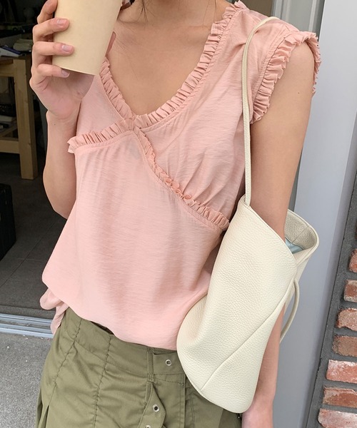 Girly Doll(ガーリードール)の「Vネックフリルトリムノースリーブブラウス(シャツ/ブラウス・レディース・ブラック/ホワイト/ピンク・FREE)」の12枚目の写真