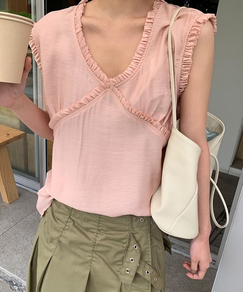 Girly Doll(ガーリードール)の「Vネックフリルトリムノースリーブブラウス(シャツ/ブラウス・レディース・ブラック/ホワイト/ピンク・FREE)」の15枚目の写真