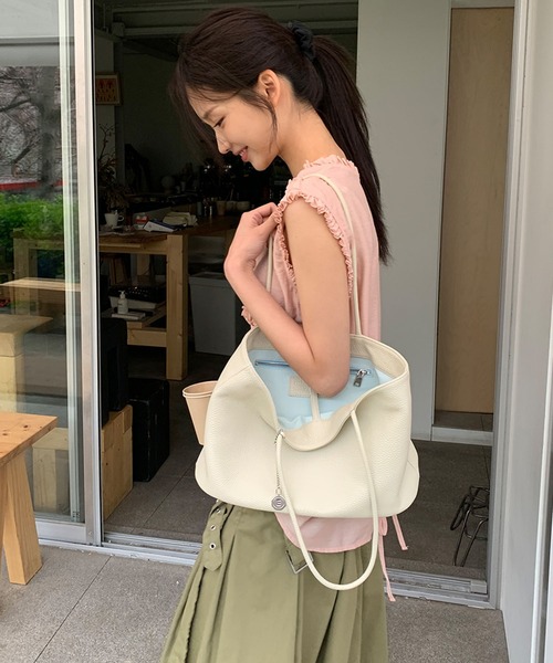Girly Doll(ガーリードール)の「Vネックフリルトリムノースリーブブラウス(シャツ/ブラウス・レディース・ブラック/ホワイト/ピンク・FREE)」の17枚目の写真