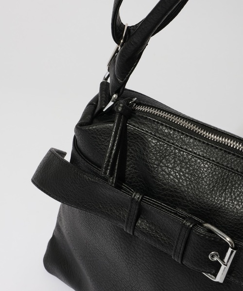 MUCENT(ムセント)の「【MUCENT/ムセント】RAZ CROSS LEATHER BELTED SHOULDER BAG UNISEX/ラズクロス レザーベルトショルダーバッグ(ショルダーバッグ・レディース・ブラック・FREE)」の4枚目の写真
