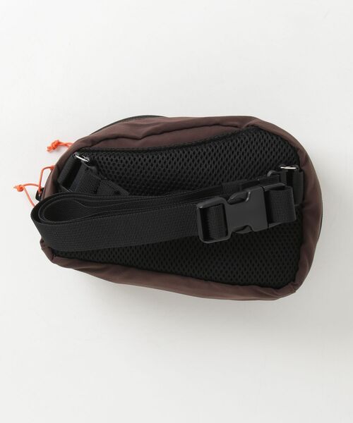KEEN（キーン）の「NYLON HIP BAG / ナイロン ヒップ バッグ（ショルダーバッグ・レディース・ブラウン・OS）」の4枚目の写真